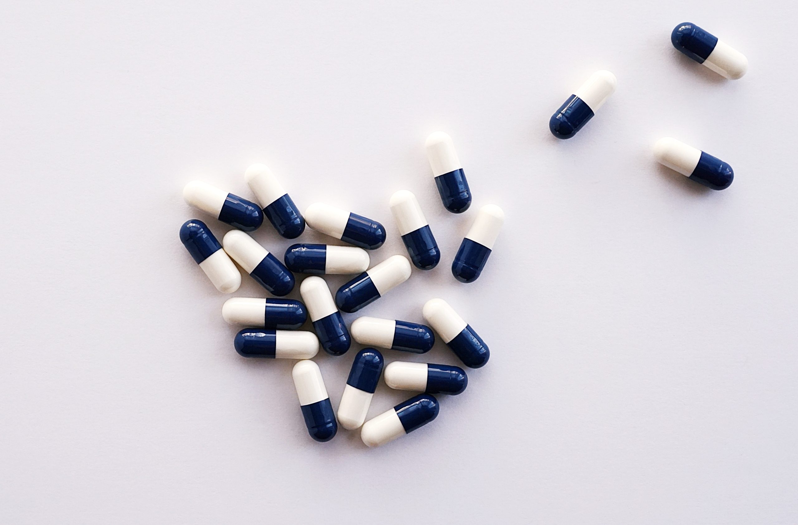 Pile of blue and pink vancomycin pills on table